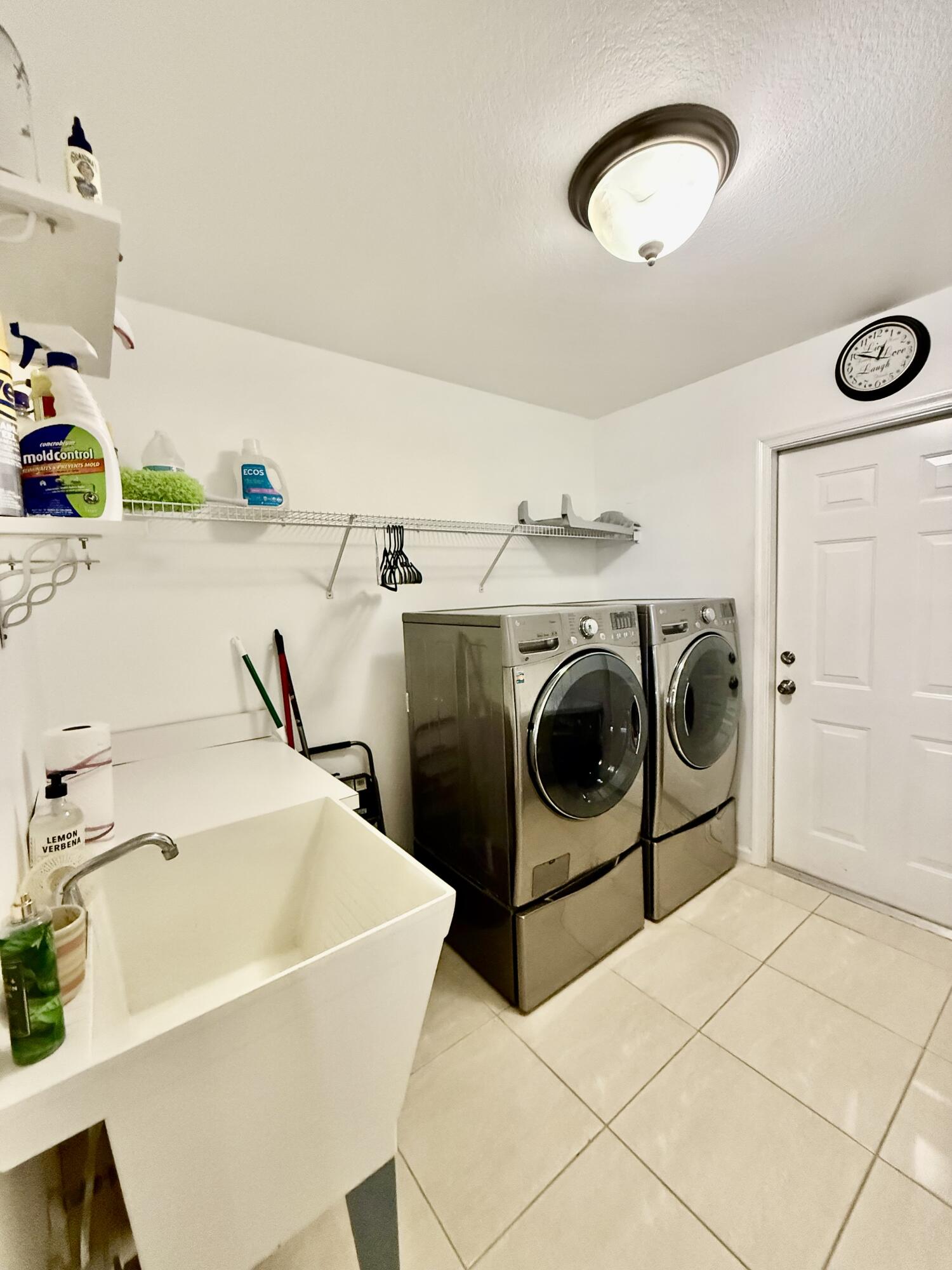 2810 Southeast Tate Avenue Port St. Lucie, FL 34984 - Photo 34 of 43 a utility room with dryer and washer