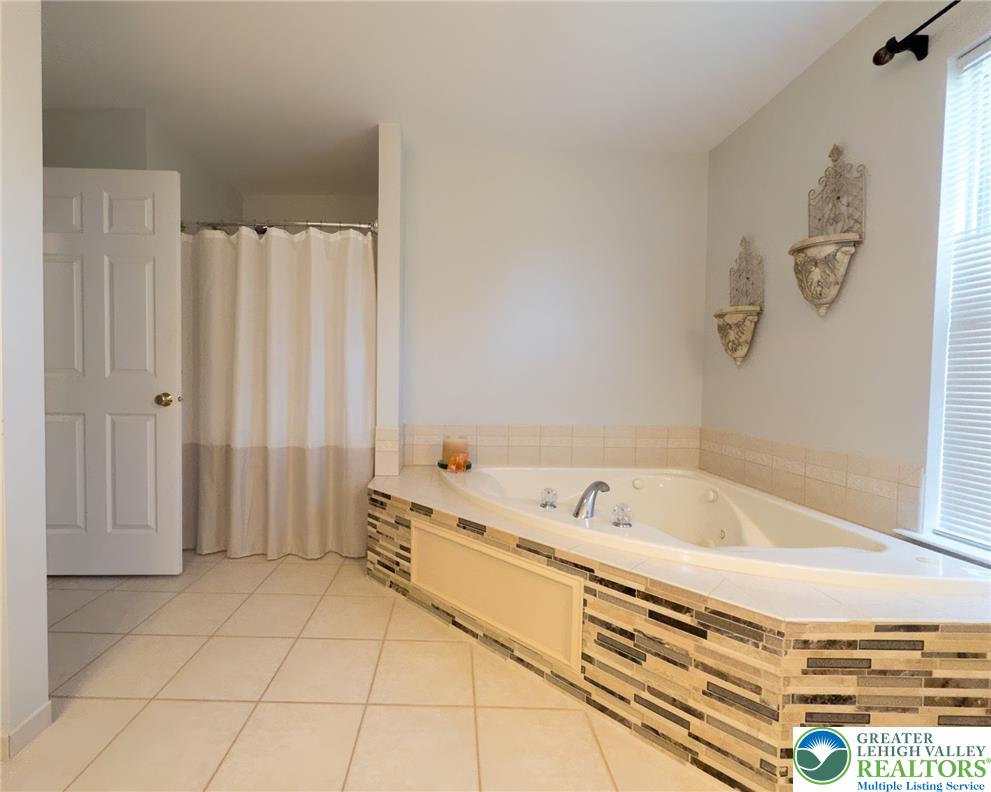 5331 Greenbriar Drive Bethlehem, PA 18017 - Photo 28 of 58