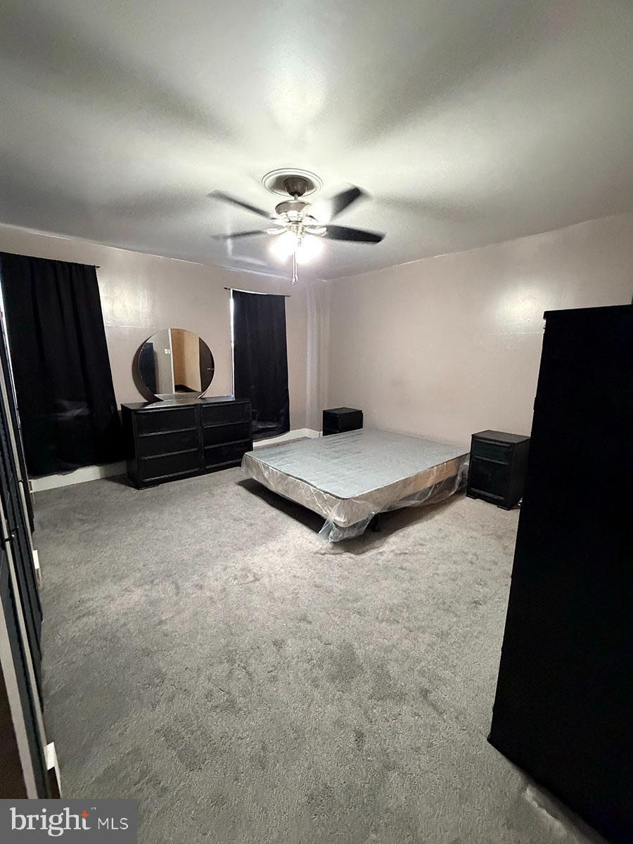 2736 A Street Philadelphia, PA 19134 - Photo 13 of 24 a living room with furniture