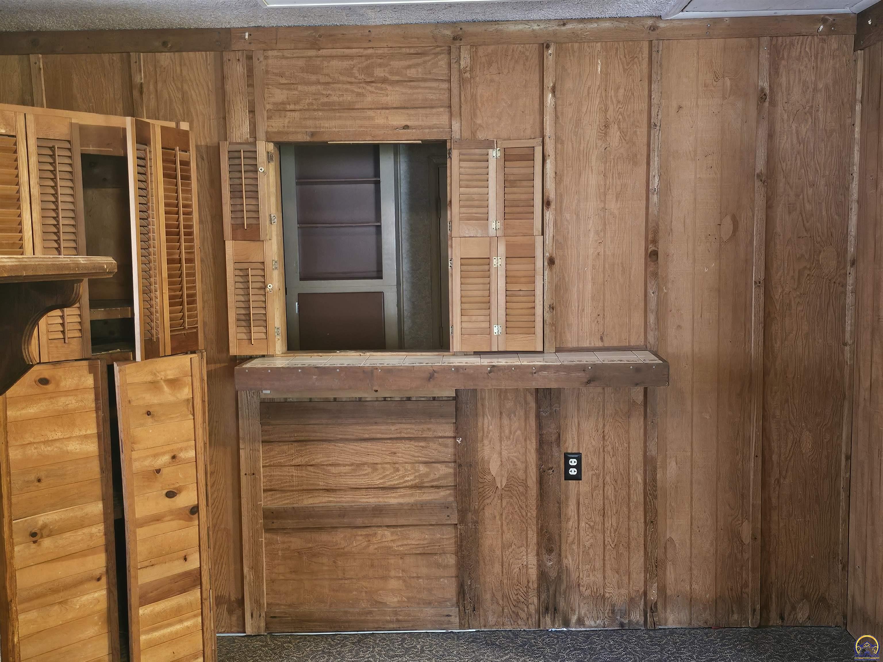 2124 Southwest Morningside Road Topeka, KS 66614 - Photo 3 of 15