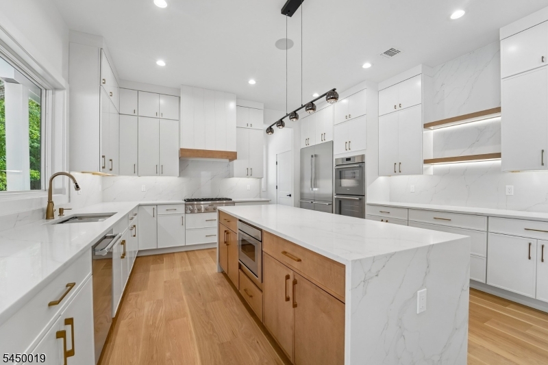 54 Martin Road Livingston, NJ 07039 - Photo 13 of 48