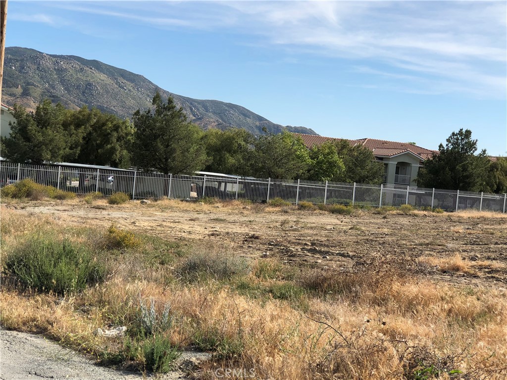 a swimming pool with mountain view
