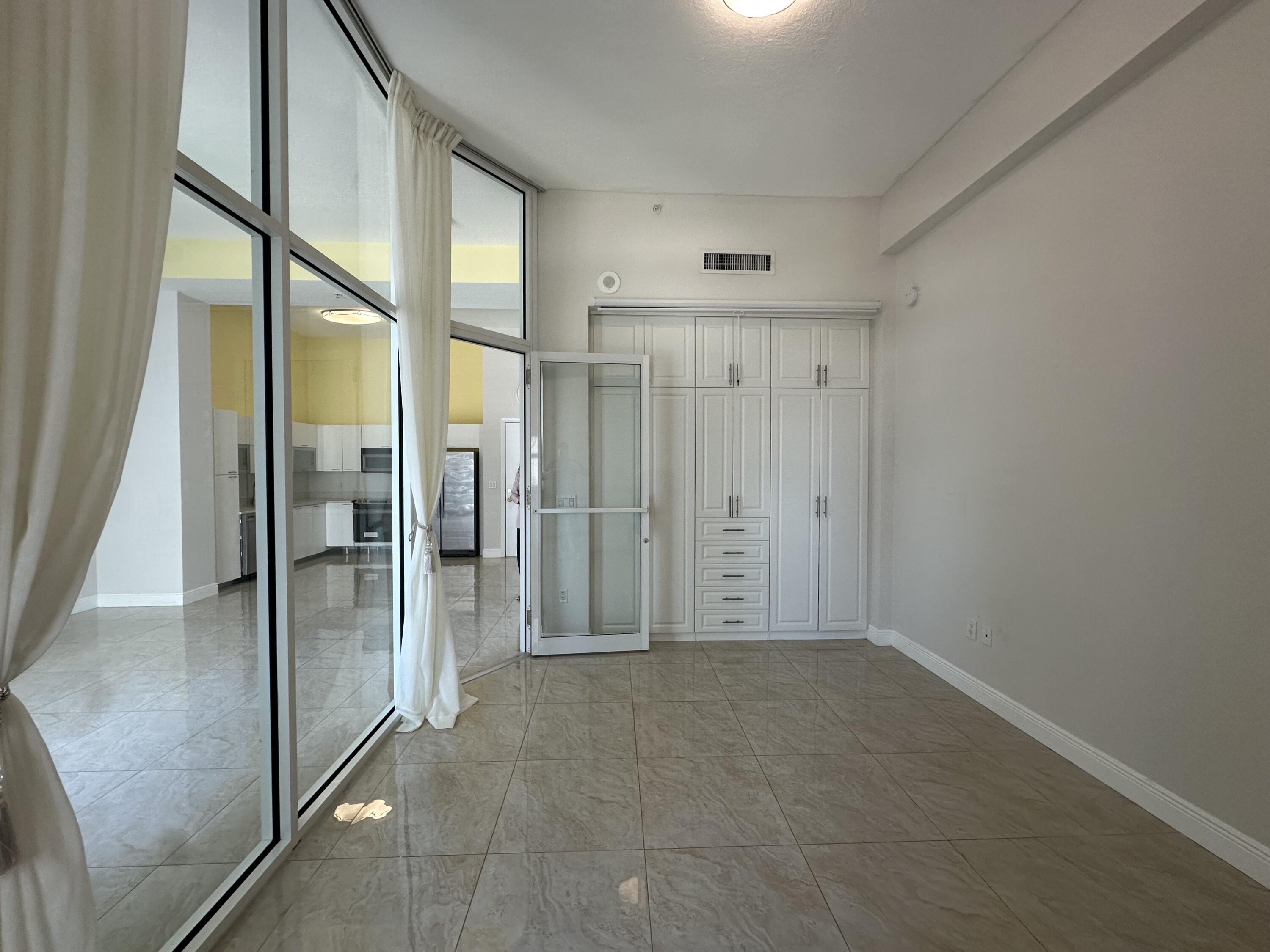 234 Northeast 3rd Street, Unit UPH06 Miami, FL 33132 - Photo 9 of 12 IMG_6242