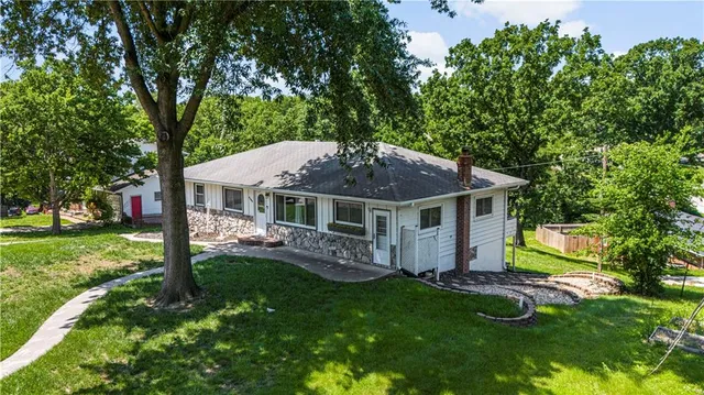 $285,000 | 2800 South Cedar Crest Terrace, Independence, MO 64057