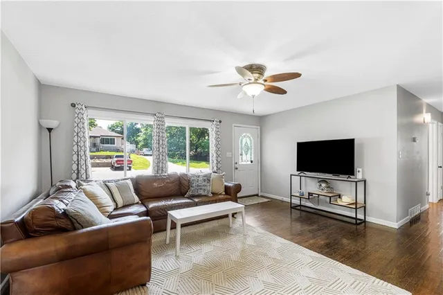 $285,000 | 2800 South Cedar Crest Terrace, Independence, MO 64057