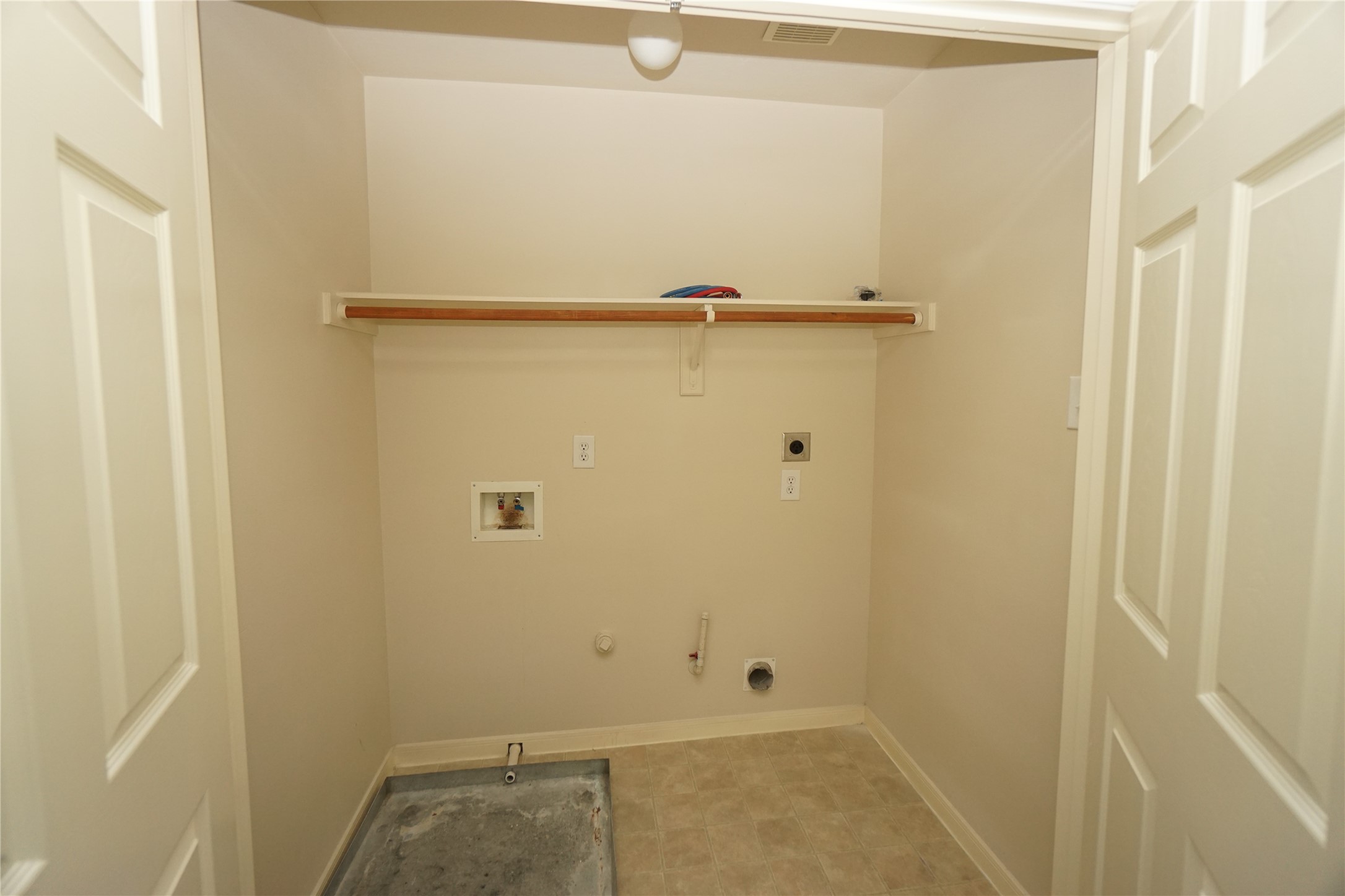 2434 Ranch Hollow Court Katy, TX 77494 - Photo 12 of 20 a view of walk in closet