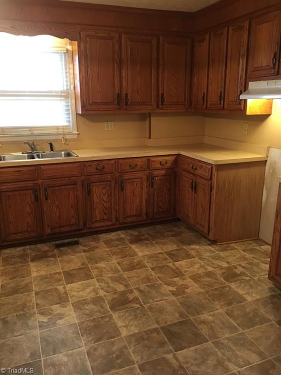 885 Morgan Road Eden, NC 27288 - Photo 5 of 16 Gallery Image 5
