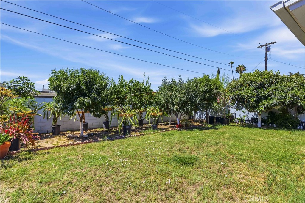 19406 Enadia Way Reseda, CA 91335 - Photo 29 of 34