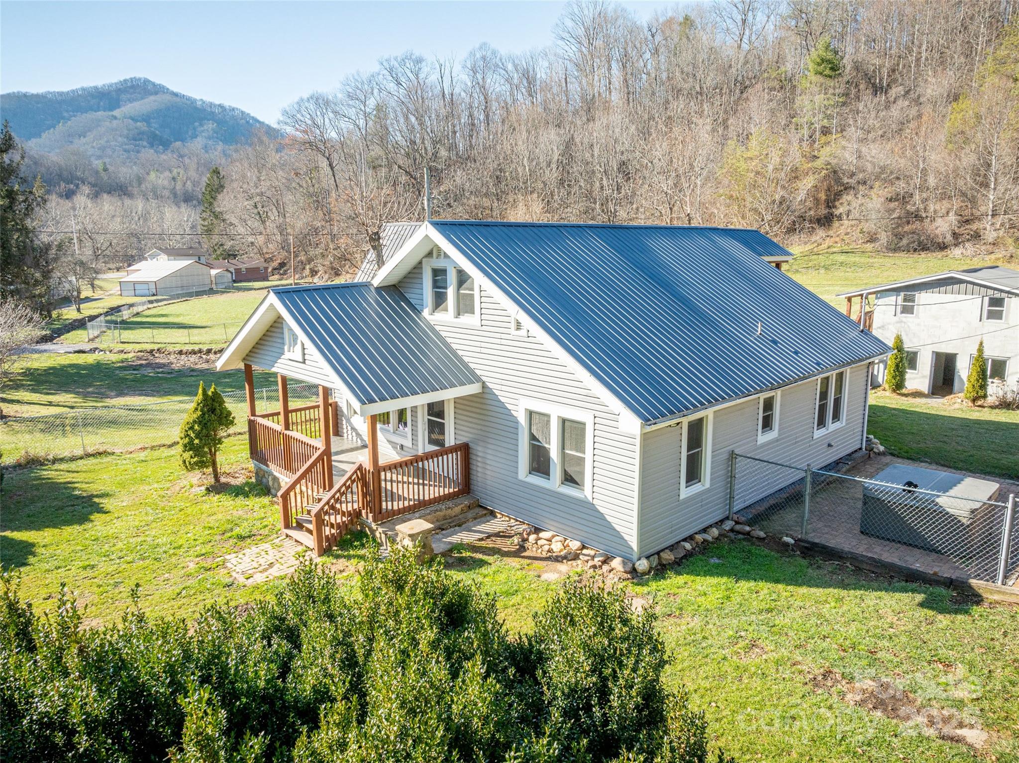31 Black Branch Road Canton, NC 28716 - Photo 1 of 48 Gallery Image 1