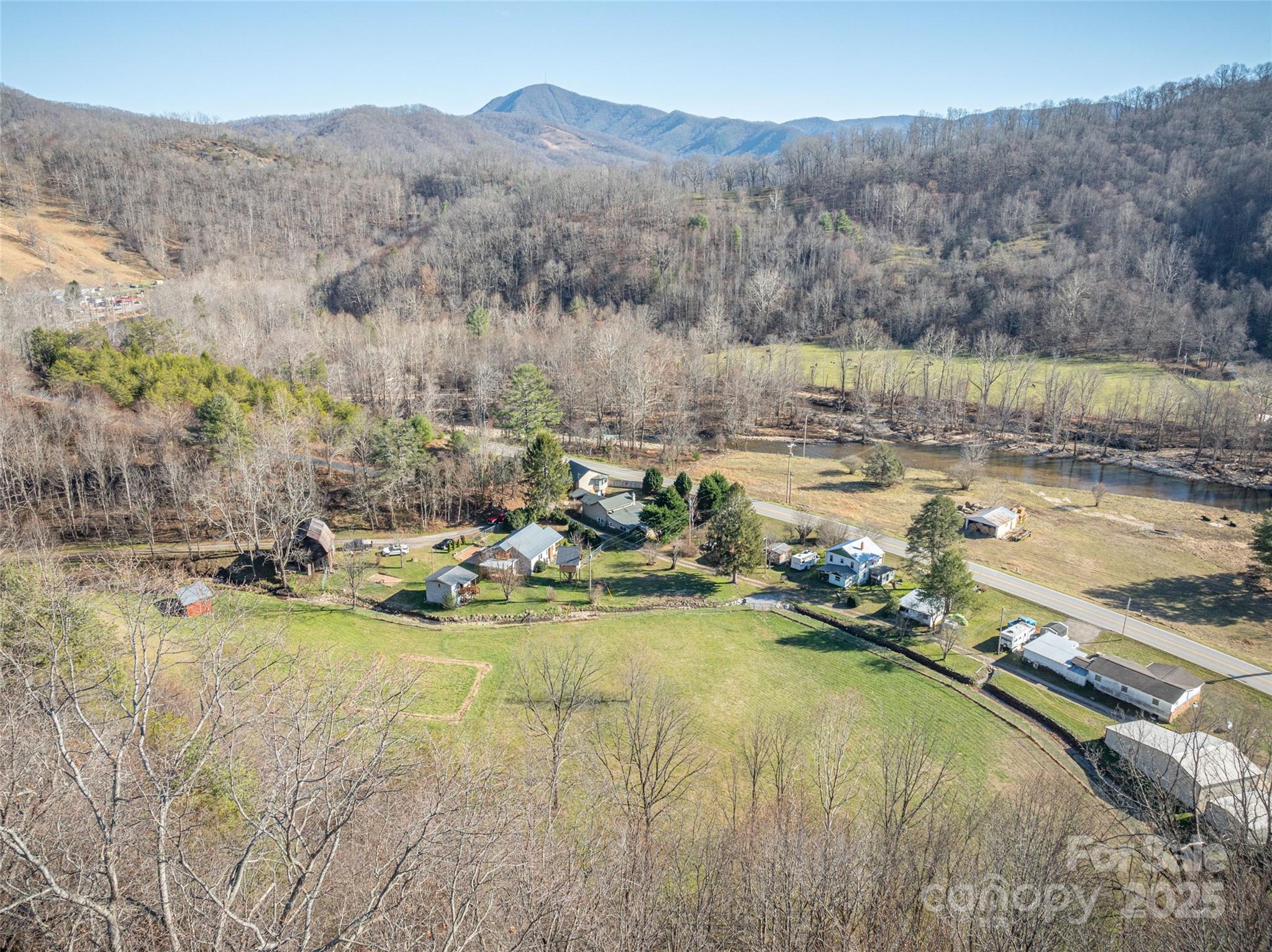 31 Black Branch Road Canton, NC 28716 - Photo 4 of 48 Gallery Image 4