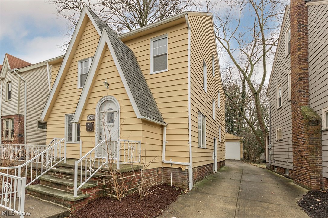 3538 Cedarbrook Road Cleveland, OH 44118 - Photo 2 of 35 Gallery Image 2
