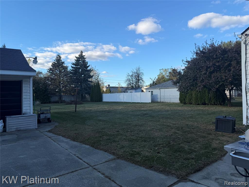 49171 Fuller Road Chesterfield, MI 48051 - Photo 3 of 9