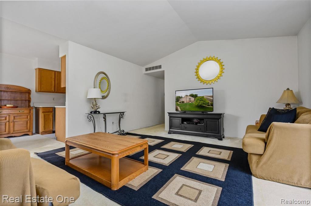 190 Pine Tree Ridge, Unit 4 Waterford, MI 48327 - Photo 6 of 23 Gallery Image 6