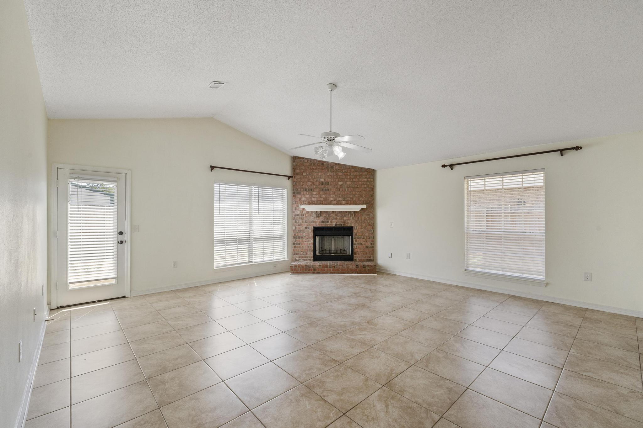 4769 Ribault Lane Milton, FL 32570 - Photo 5 of 33 Living Area