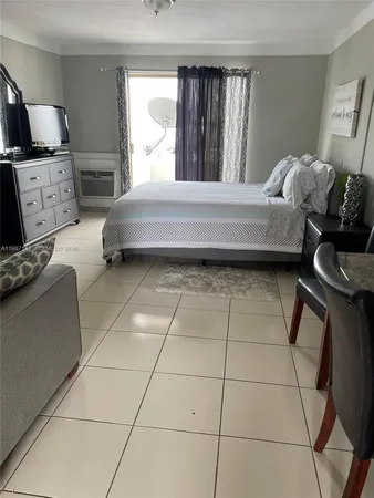 $1,650 | 7904 West Drive, Unit 215, North Bay Village, FL 33141