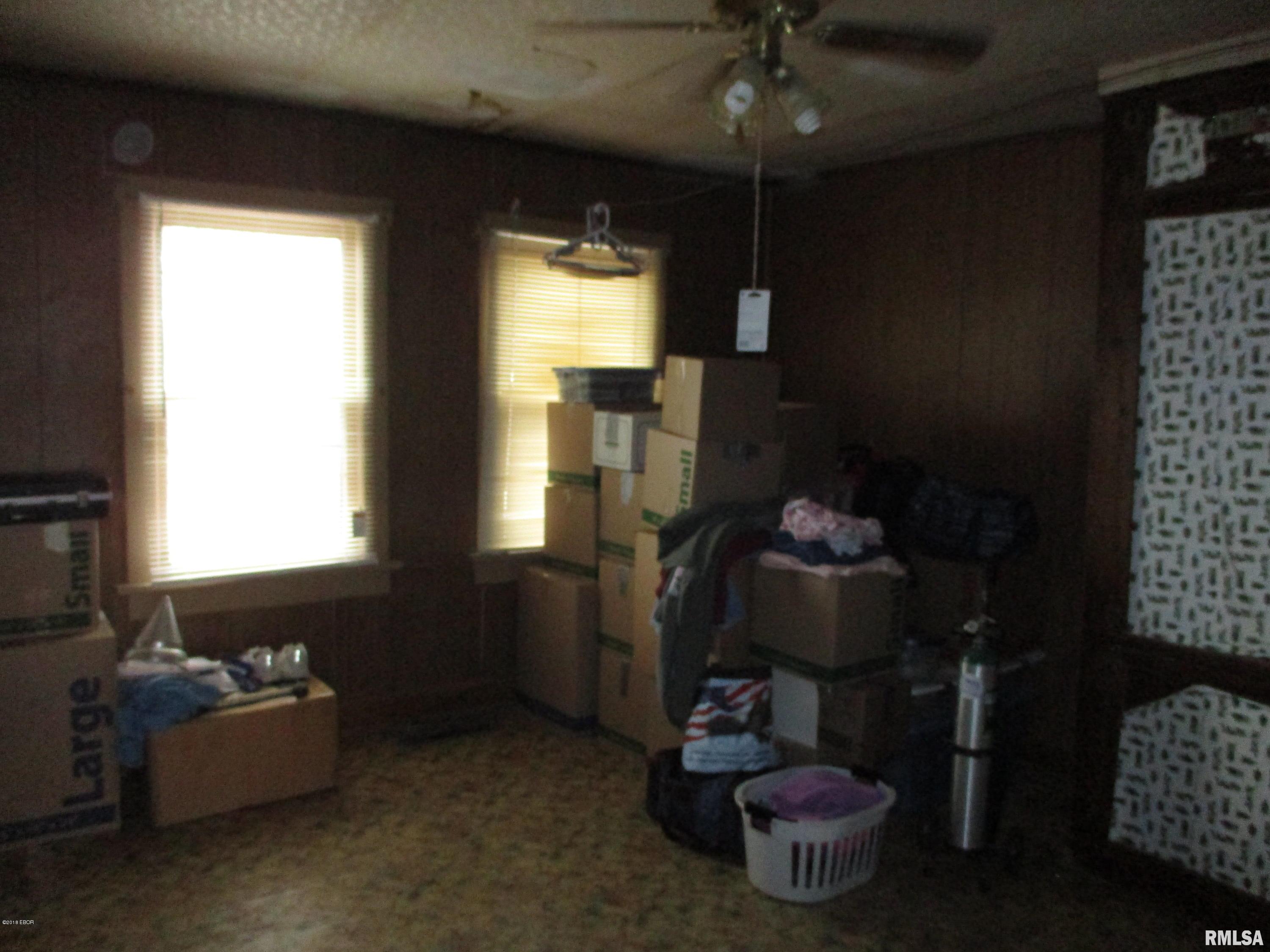 207 East Pershing Valier, IL 62812 - Photo 8 of 11