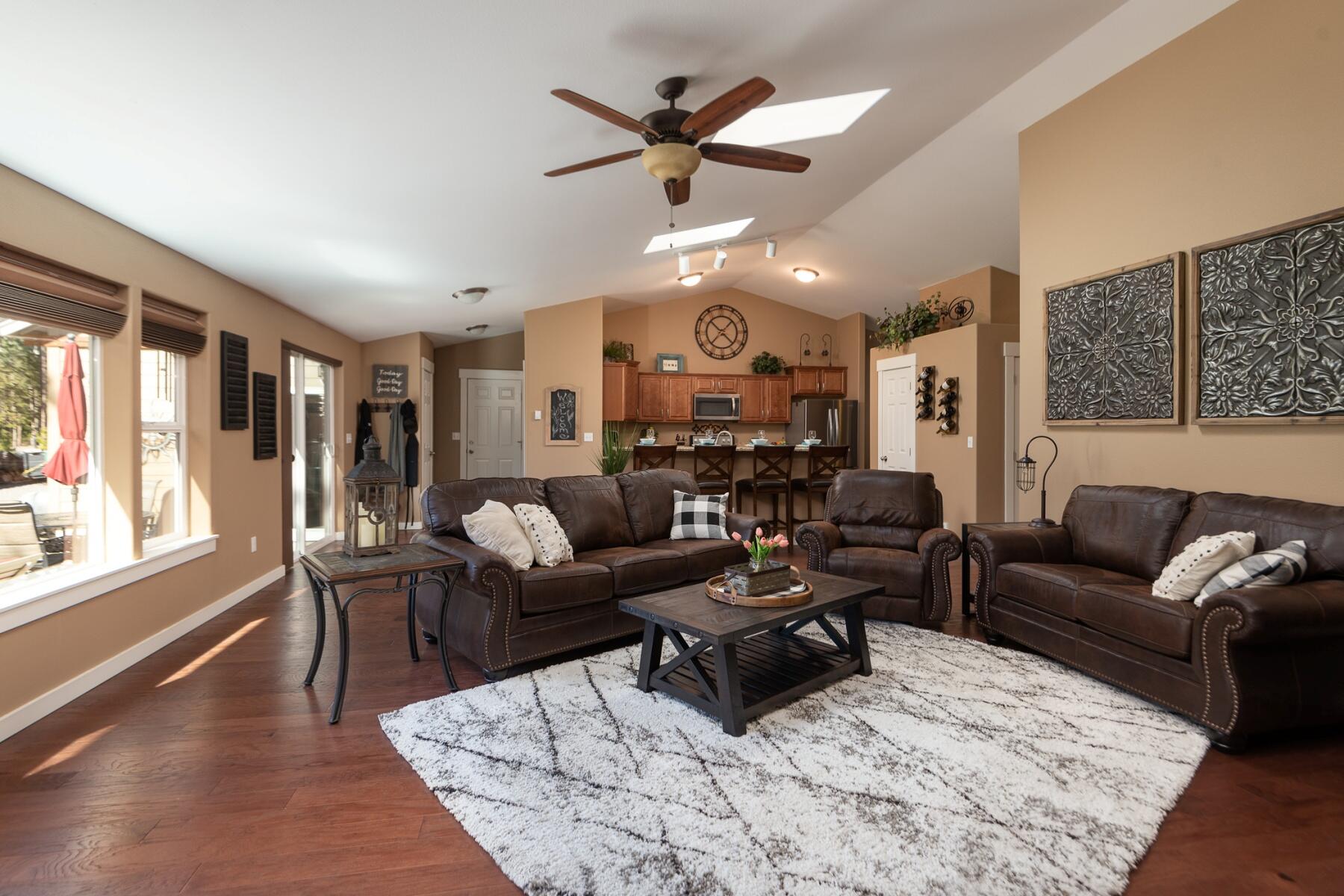 56221 Tree Duck Road Bend, OR 97707 - Photo 9 of 33 batch_09 great room to kitchen