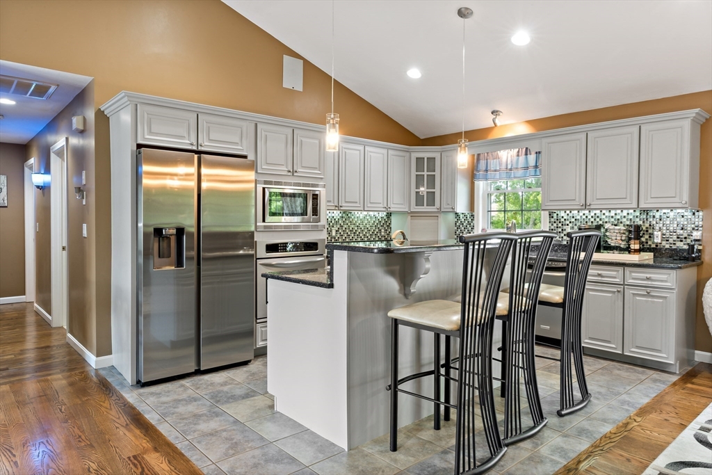 1084 Laurel Street Fall River, MA 02721 - Photo 12 of 42