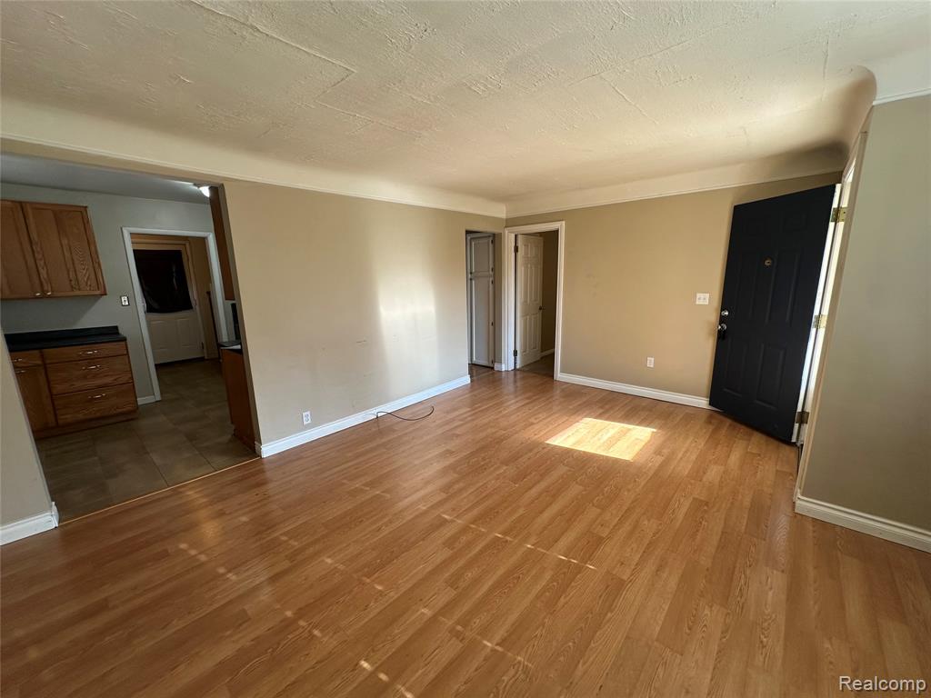 12056 East Hemingway Redford, MI 48239 - Photo 4 of 22