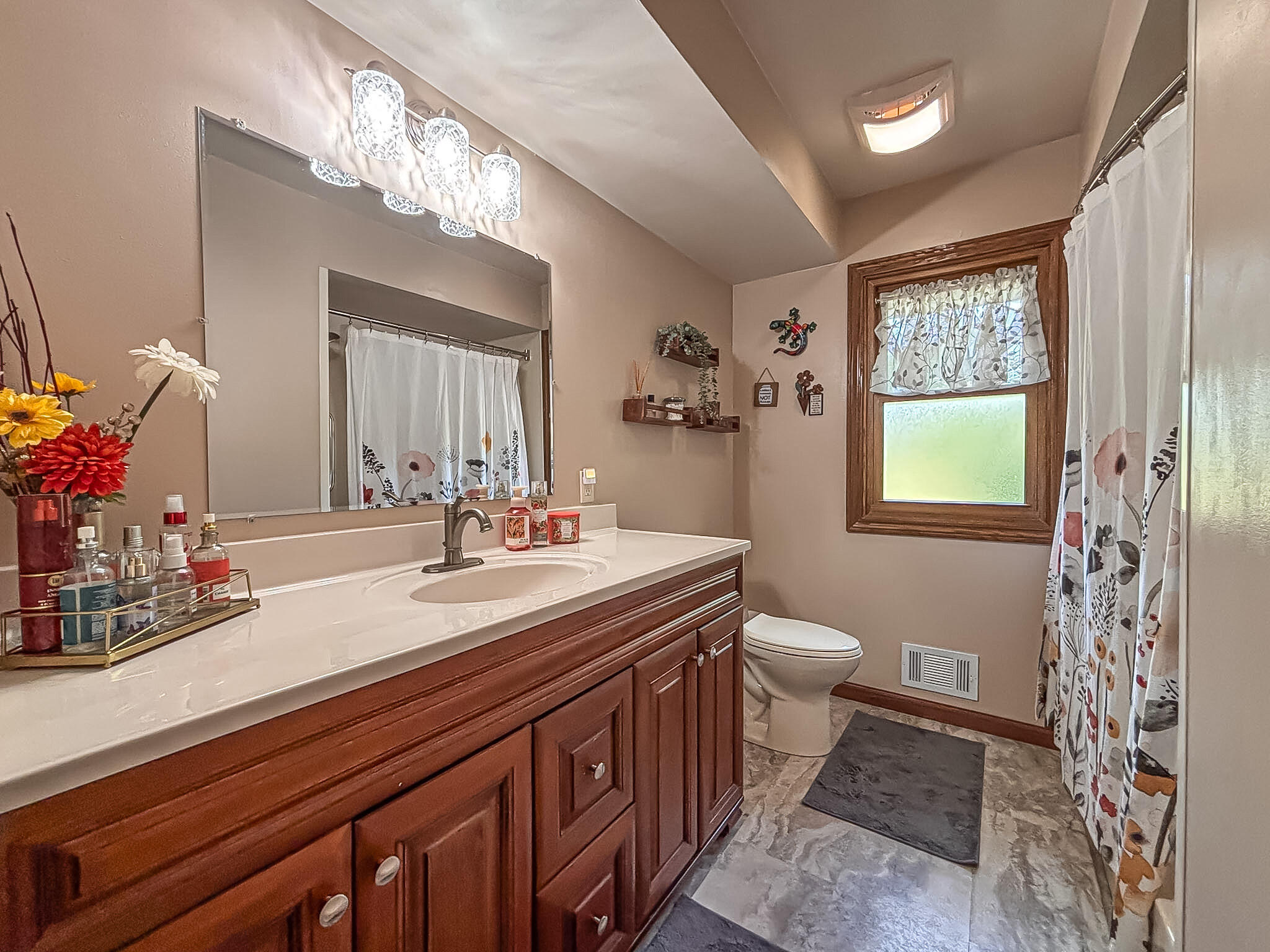18260 West Willow Road New Berlin, WI 53146 - Photo 26 of 38 Full bath