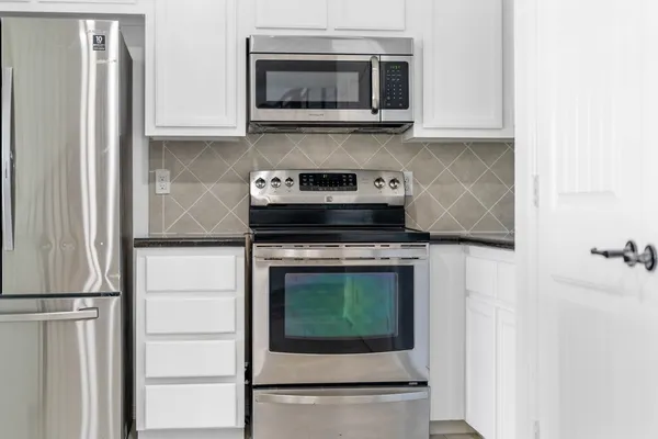 $1,695 | 30 April Point Drive South, Conroe, TX 77356