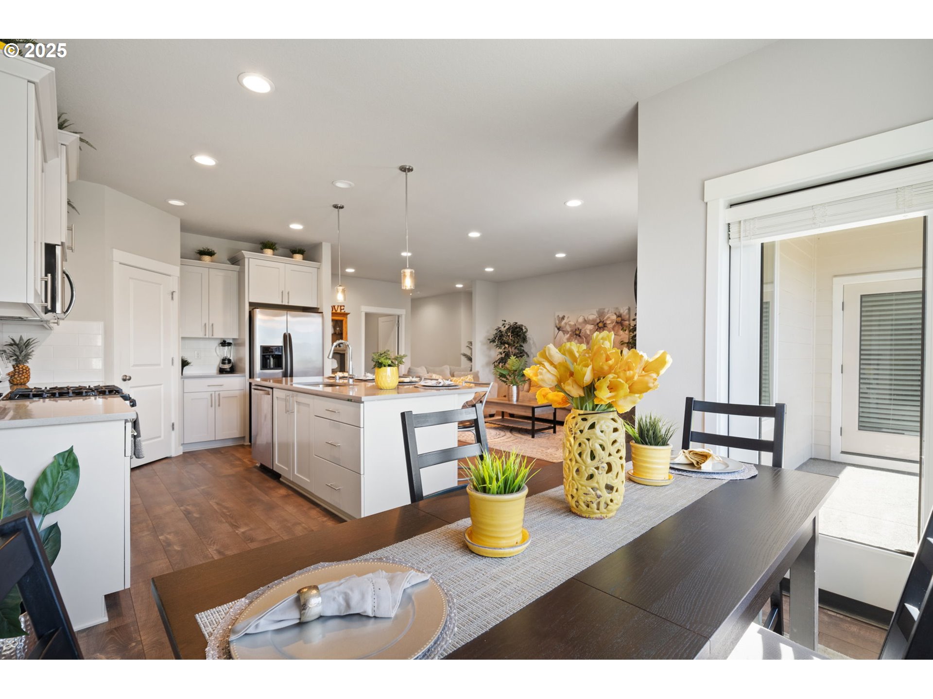 8707 North 1st Street Ridgefield, WA 98642 - Photo 16 of 40 a kitchen with a table and chairs