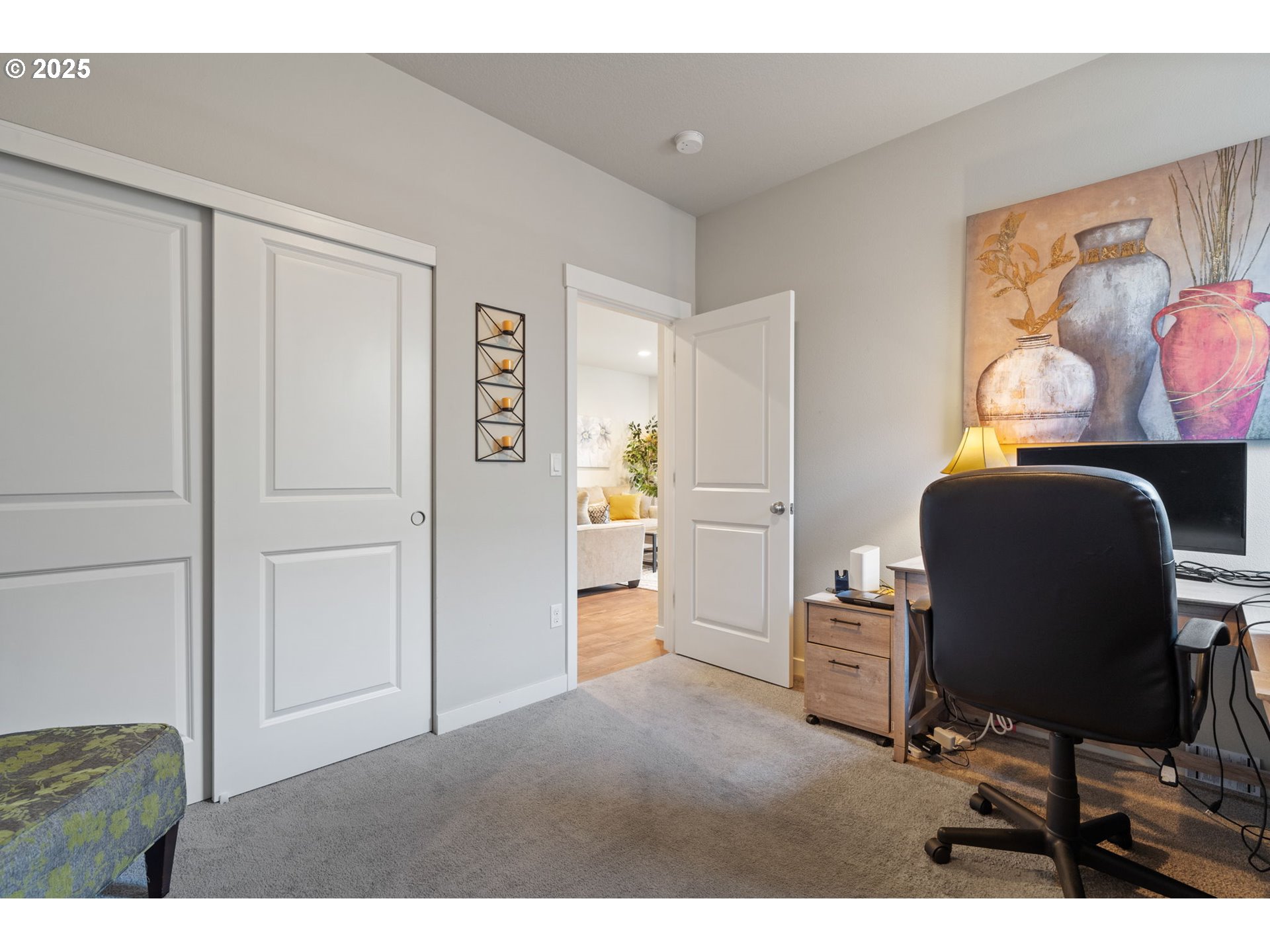 8707 North 1st Street Ridgefield, WA 98642 - Photo 26 of 40 a workspace with furniture and window