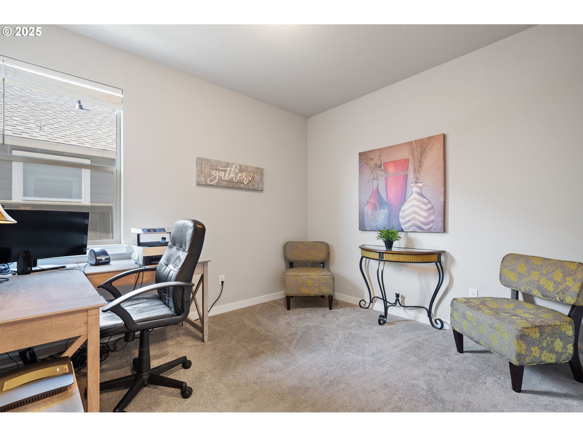 8707 North 1st Street Ridgefield, WA 98642 - Photo 27 of 40 a workspace with furniture and a workspace