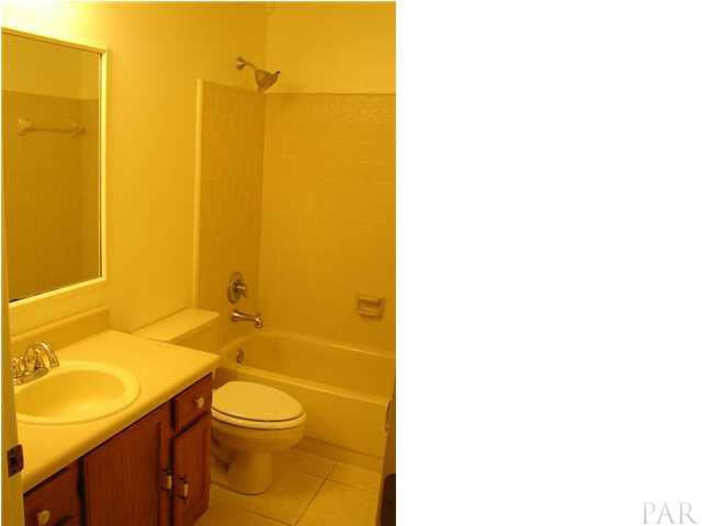 2740 River Run Road Navarre, FL 32566 - Photo 11 of 15 2ND FULL BATH!
