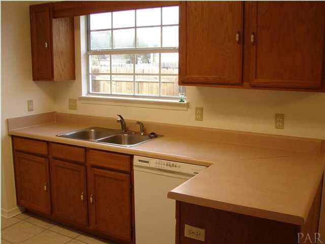 2740 River Run Road Navarre, FL 32566 - Photo 4 of 15 LOTS OF ROOM FOR YOUR COUNTER TOP APPLICANCES!