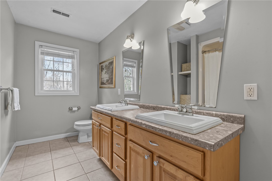 70 Foddering Farm Road Narragansett, RI 02882 - Photo 31 of 45 Full / guest bath