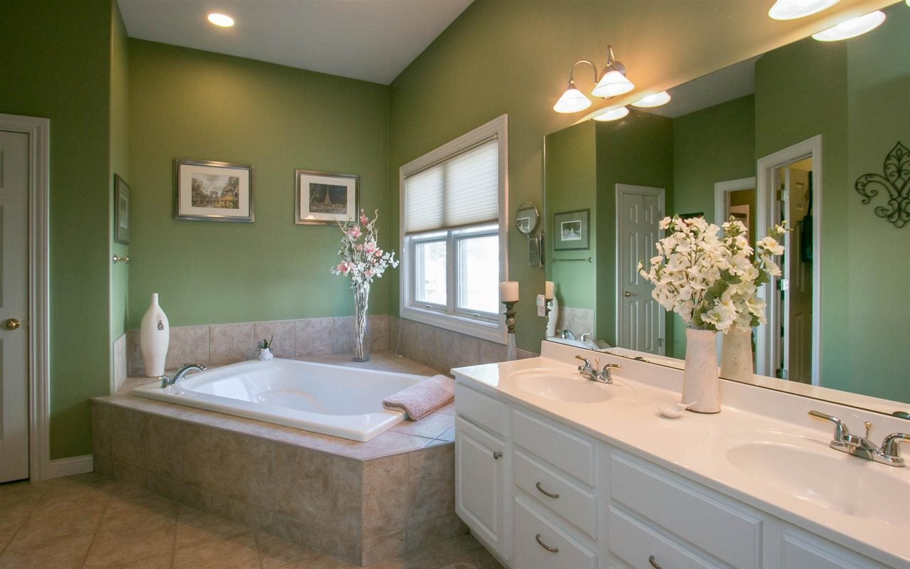 2802 Long Bluff Road Northeast Cedar Rapids, IA 52402 - Photo 7 of 25 Gallery Image 7