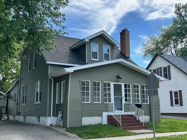 $330,000 | 415 West 3rd Street, O'Fallon, IL 62269