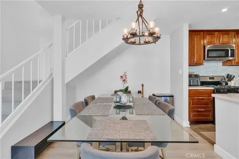 $4,395 | 5700 Etiwanda Avenue, Unit 252, Los Angeles, CA 91356