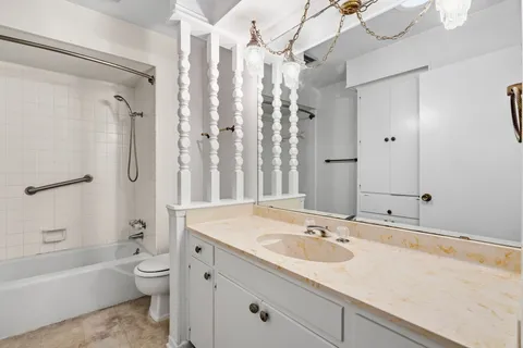 $725,000 | 10712 Fountainbleu Circle, Austin, TX 78750