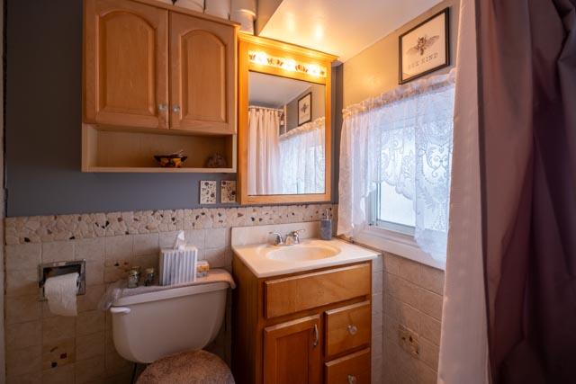 1220 South 65th Street West Allis, WI 53214 - Photo 10 of 22 Bathroom