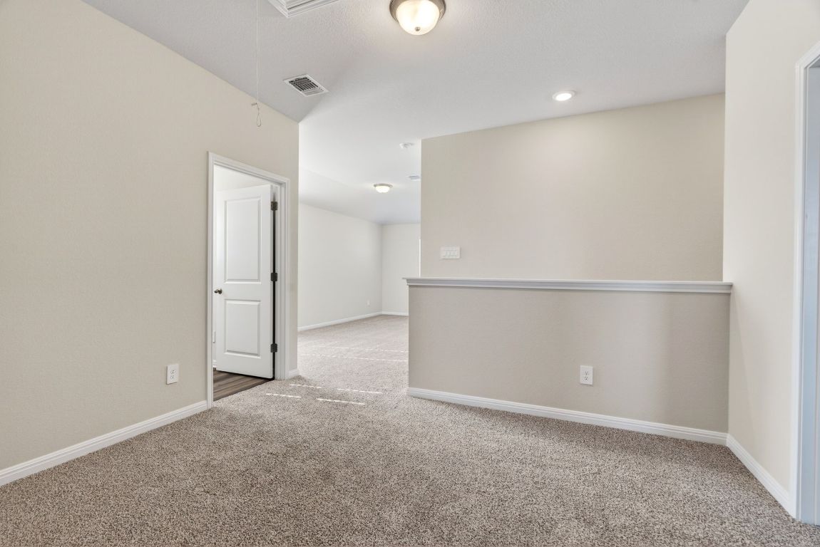 145 Honey Bee Road Jarrell, TX 76537 - Photo 20 of 27 an empty room with a empty space