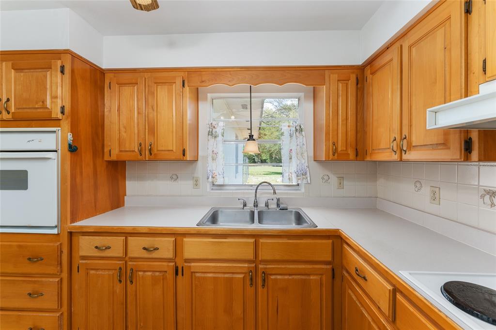415 Southeast Adams Street High Springs, FL 32643 - Photo 15 of 52