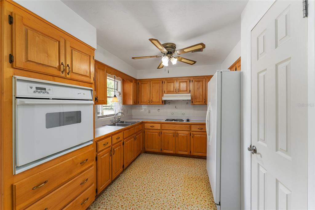 415 Southeast Adams Street High Springs, FL 32643 - Photo 16 of 52