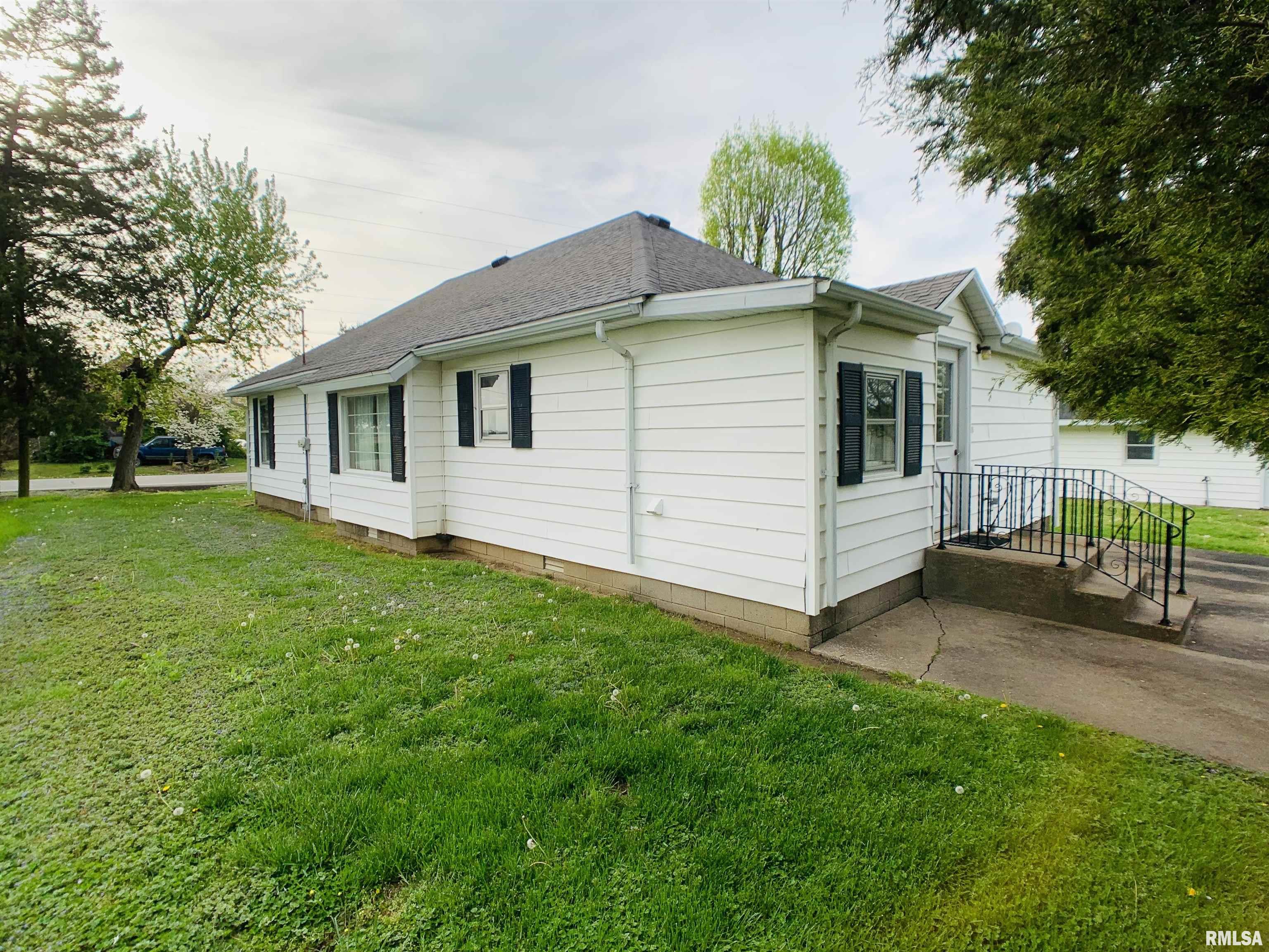 555 College Road Eldorado, IL 62930 - Photo 8 of 17 Gallery Image 8