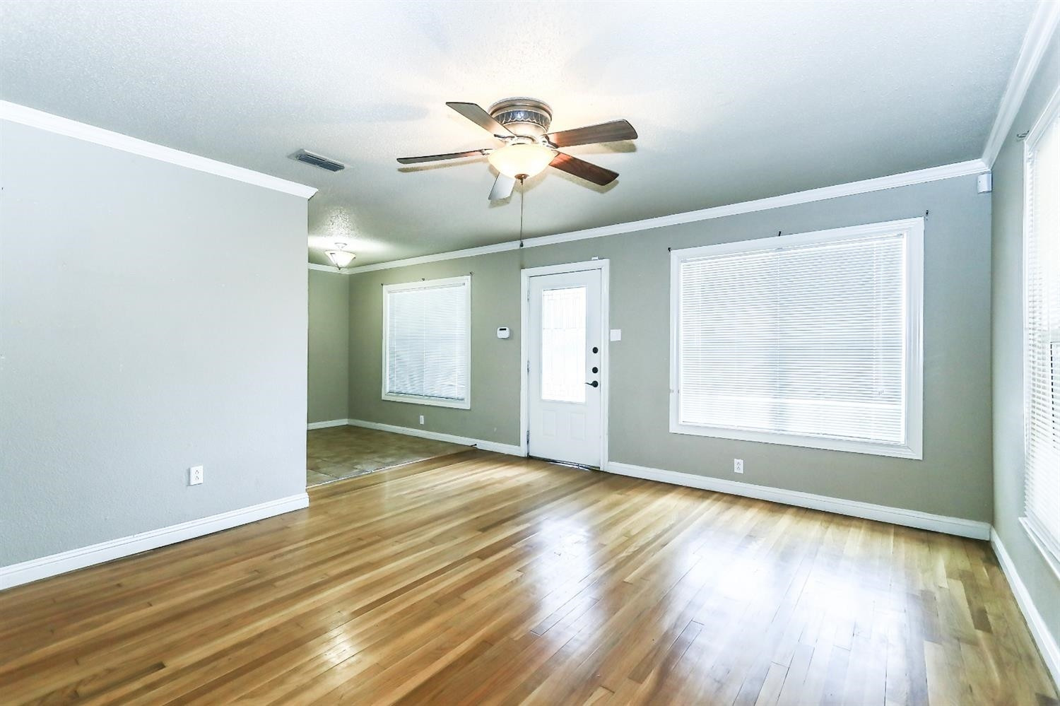 4303 43rd Street Lubbock, TX 79413 - Photo 4 of 10 Living Area