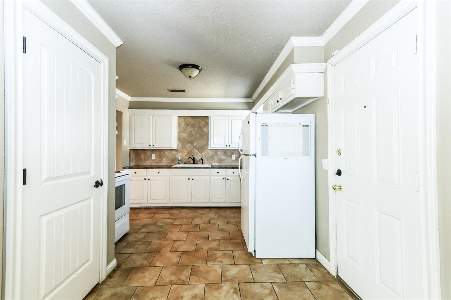 4303 43rd Street Lubbock, TX 79413 - Photo 6 of 10 Kitchen