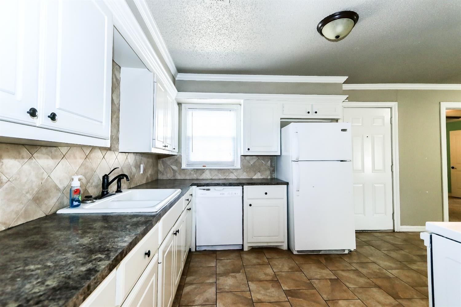 4303 43rd Street Lubbock, TX 79413 - Photo 8 of 10 Kitchen