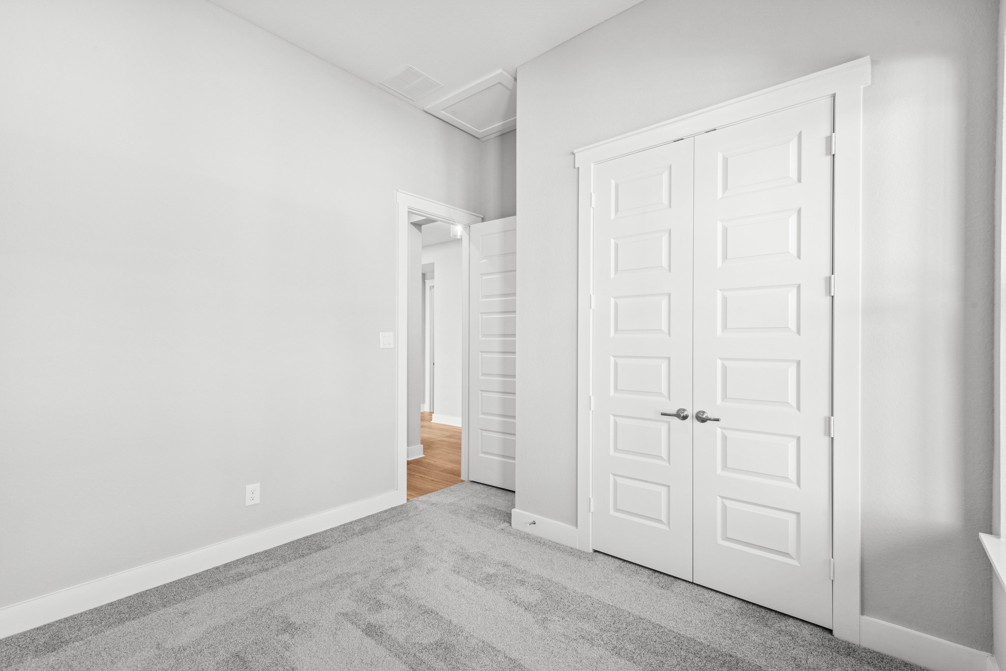 16142 Rita Road Conroe, TX 77302 - Photo 14 of 48 an empty room with white cabinet