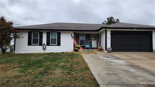 $345,000 | 812 Appleblossom, Excelsior Springs, MO 64024