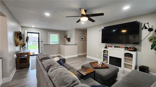 $345,000 | 812 Appleblossom, Excelsior Springs, MO 64024