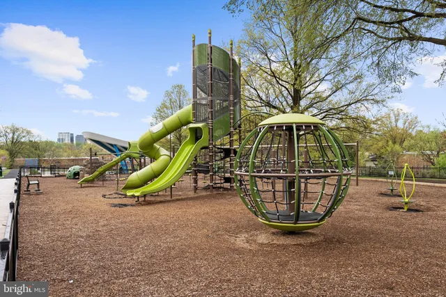 $329,900 | 4491 MacArthur Boulevard Northwest, Unit 303, Washington, DC 20007