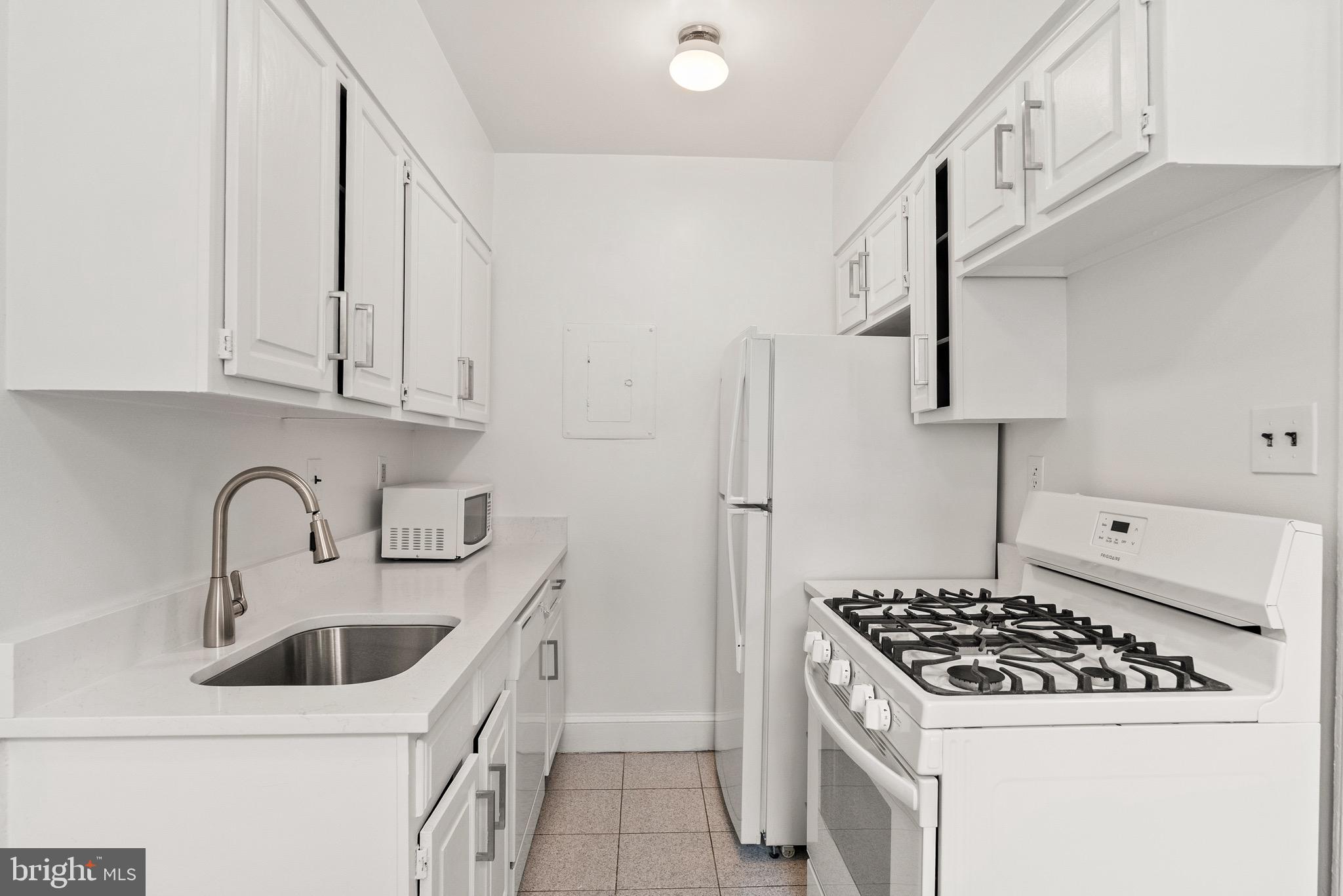 4491 MacArthur Boulevard Northwest, Unit 303 Washington, DC 20007 - Photo 6 of 37