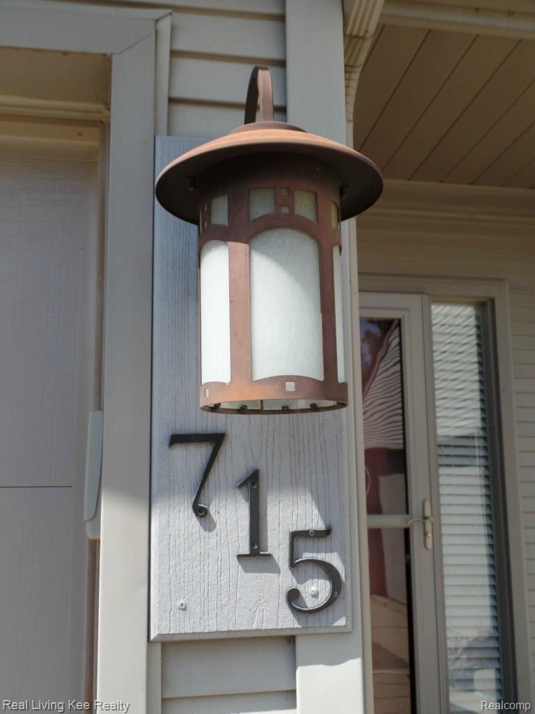 715 Eton Court, Unit 164 Rochester, MI 48307 - Photo 3 of 48 SAM_0708.jpg