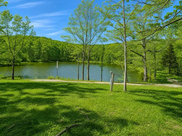 $774,900 | 420 Lake Valley Drive, Seymour, MO 65746